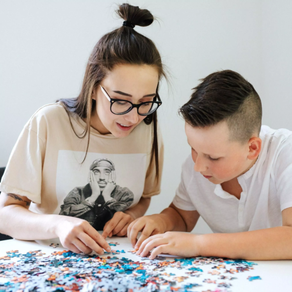 PUZZLE 1000 ELEMENTÓW AVENGERS: KONIEC GRY